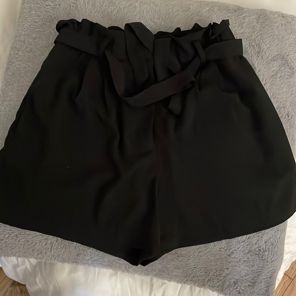 H&M Size 10 Black Shorts‎ Buckle Oversized Tie Pockets Sleek Versatile